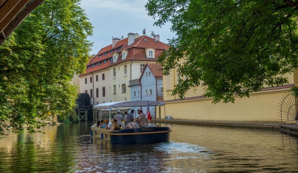 550 Kč – dospělí / 380 Kč – děti